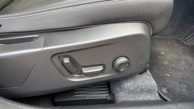 Volvo XC40 2.0 B4P Plus Dark 5dr Auto Petrol Estate